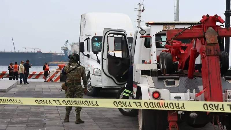 Dos personas mueren tras caer con auto al mar en el malecón de Veracruz
